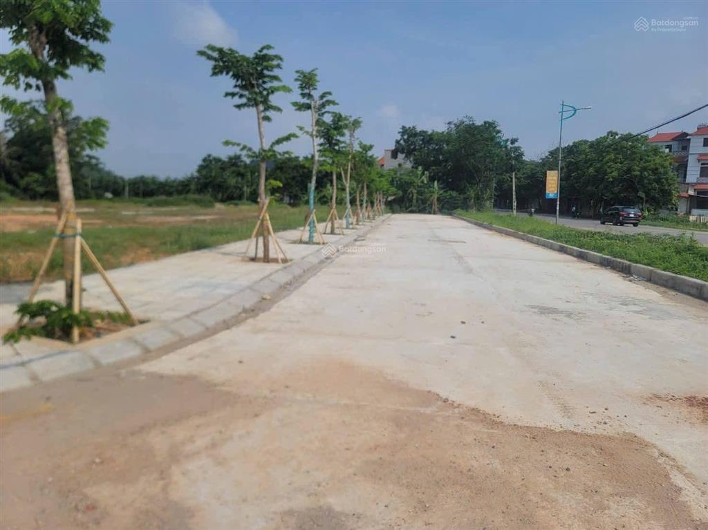 Băng 2 đường tỉnh 302 gần trường thpt tam đảo