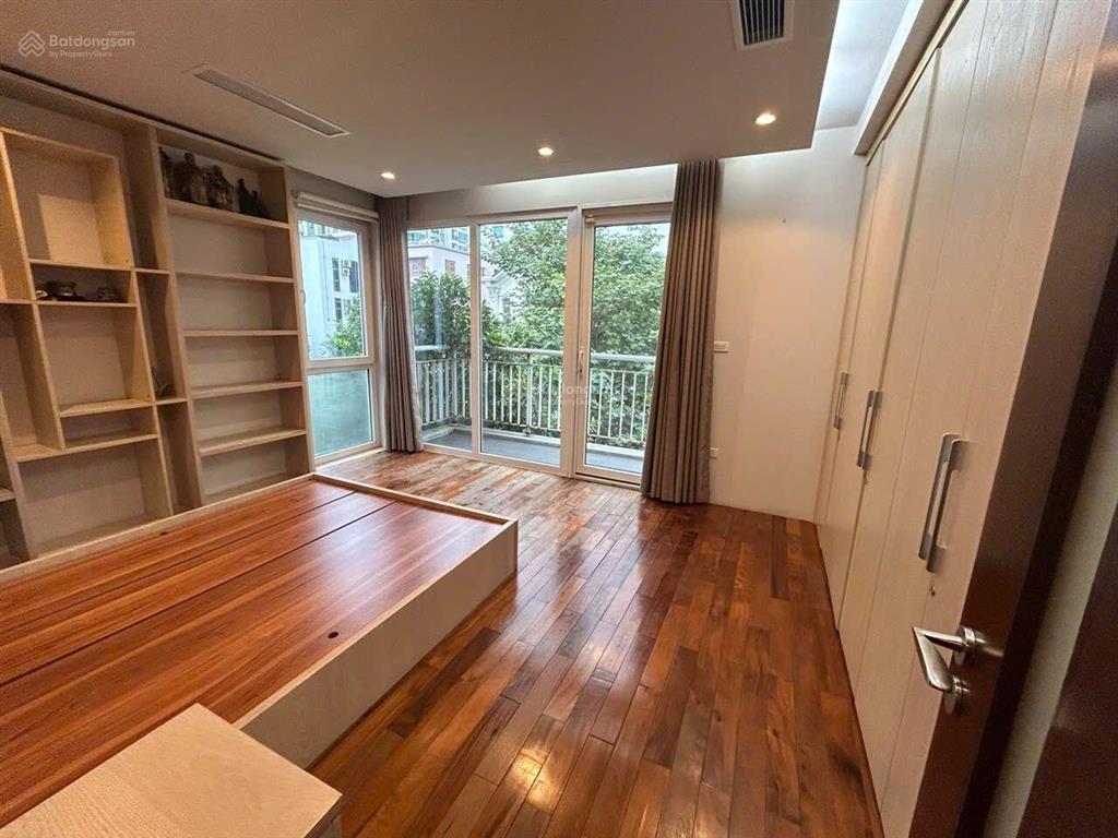 Cho thuê biệt thự lô góc 250m2 cạnh công viên cầu giấy