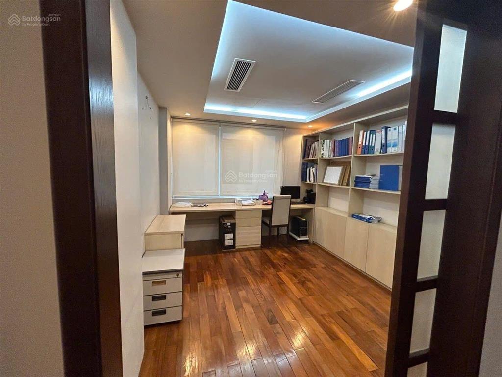 Cho thuê biệt thự lô góc 250m2 cạnh công viên cầu giấy