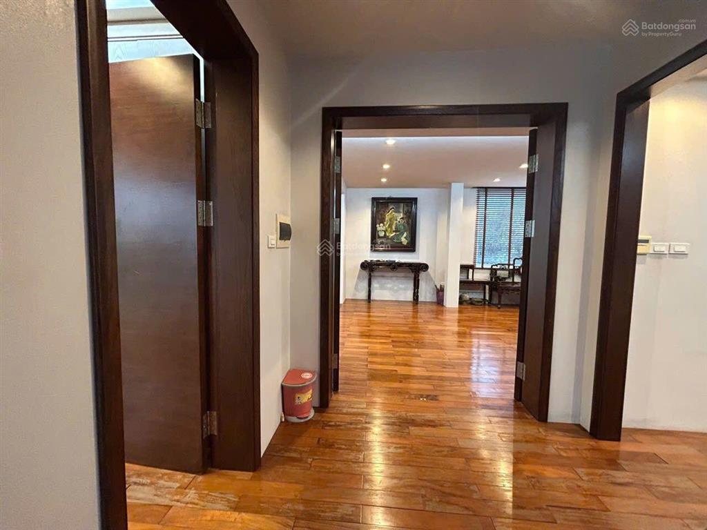 Cho thuê biệt thự lô góc 250m2 cạnh công viên cầu giấy