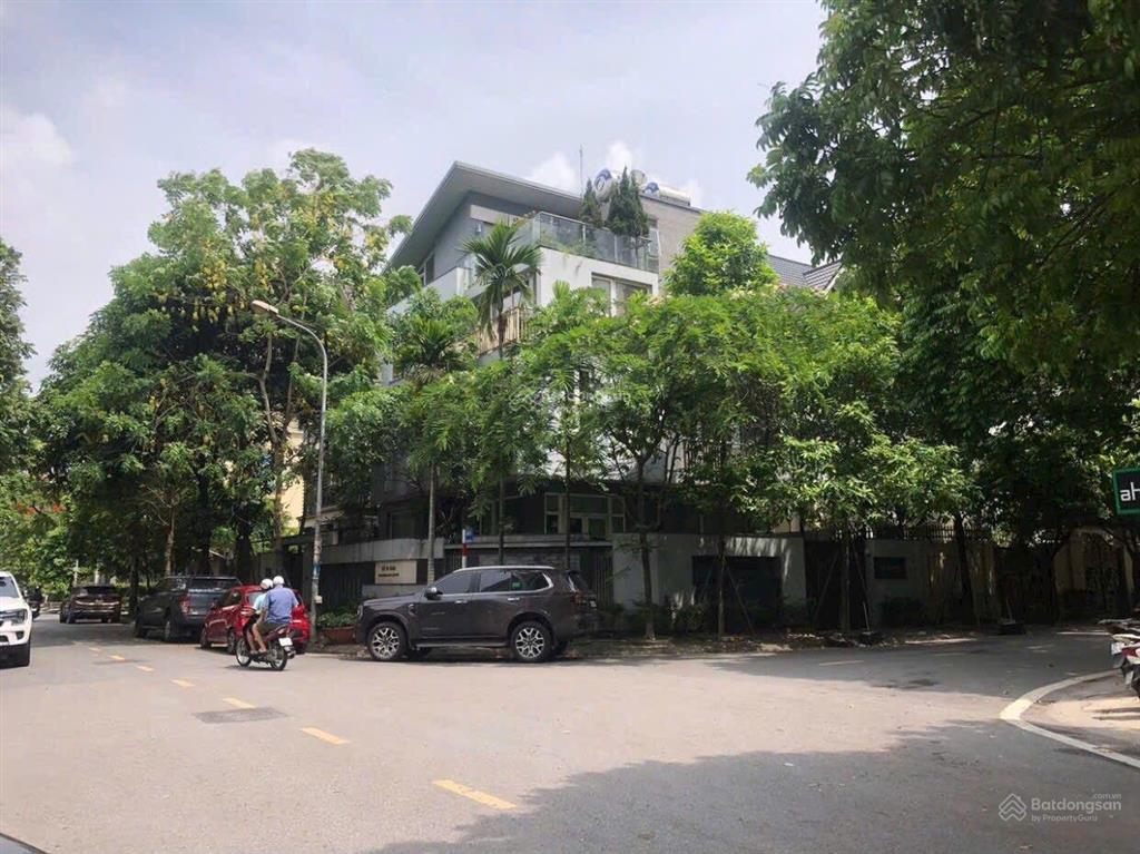 Cho thuê biệt thự lô góc 250m2 cạnh công viên cầu giấy