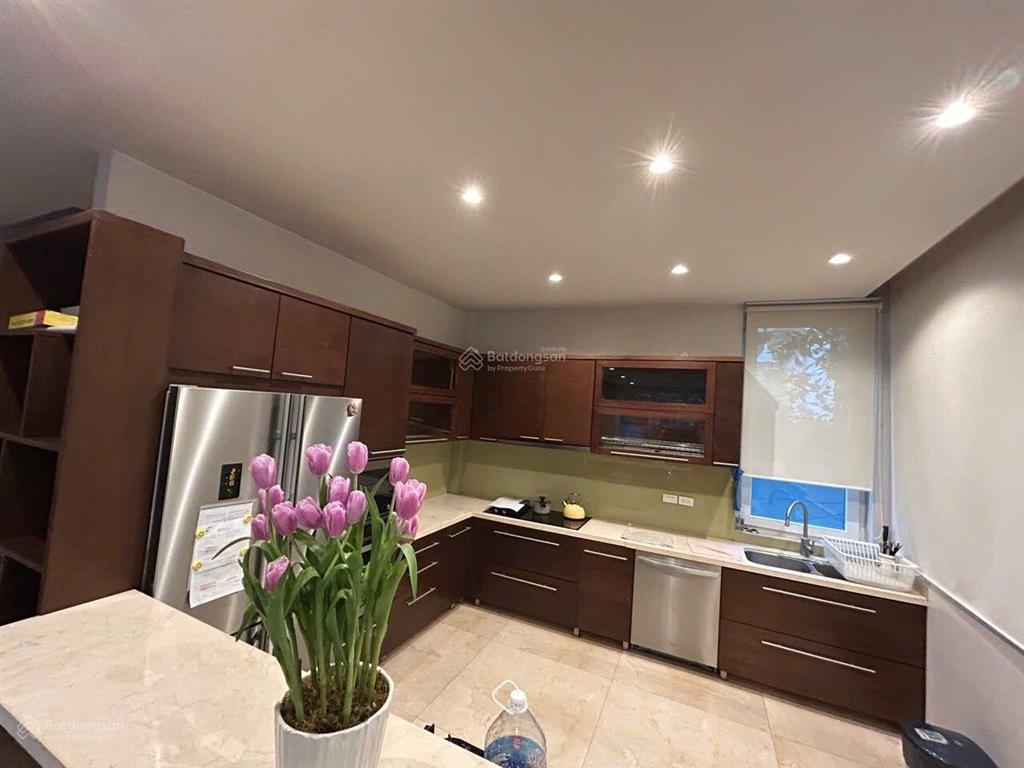 Cho thuê biệt thự lô góc 250m2 cạnh công viên cầu giấy