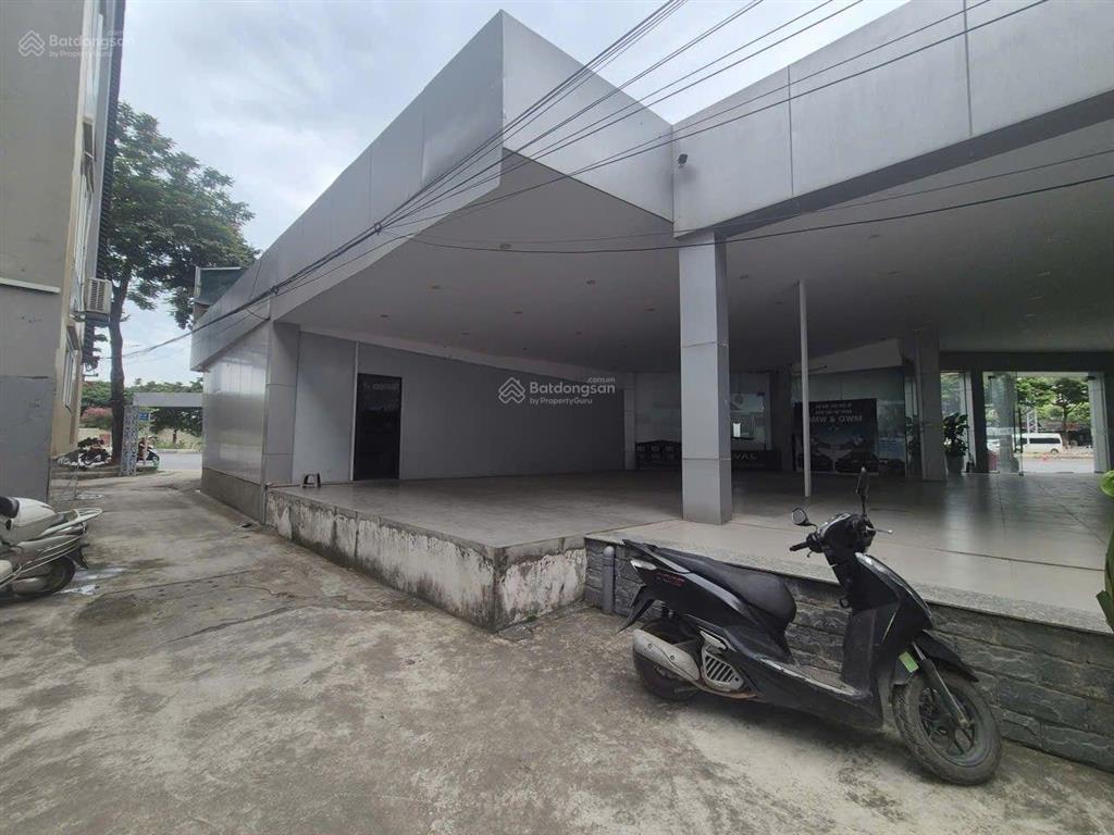 Cho thuê 400m2 mặt phố võ chí công, mặt tiền 25m