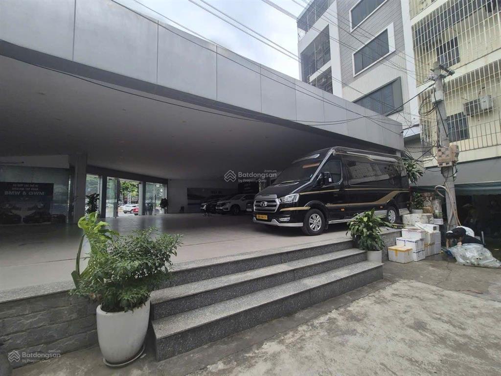 Cho thuê 400m2 mặt phố võ chí công, mặt tiền 25m