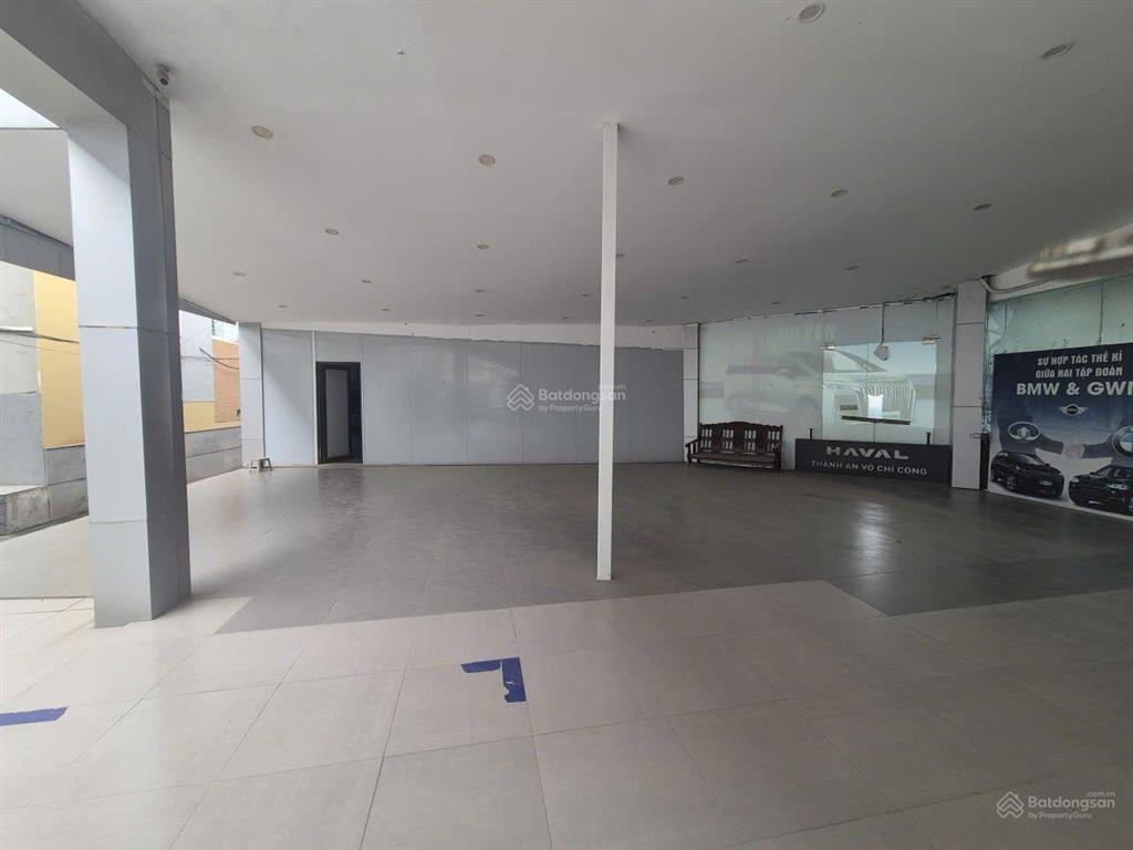 Cho thuê 400m2 mặt phố võ chí công, mặt tiền 25m
