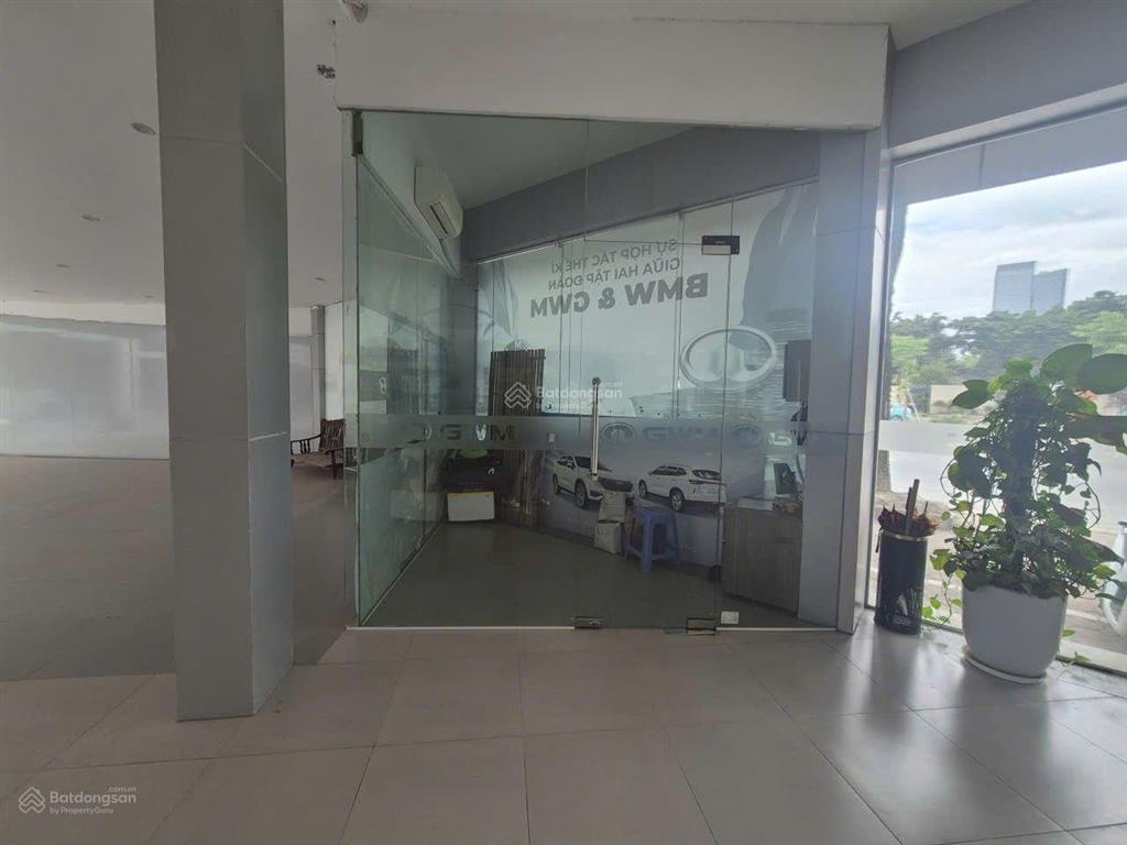 Cho thuê 400m2 mặt phố võ chí công, mặt tiền 25m
