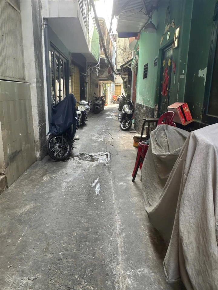 Cần bán nhà nhỏ, hẻm đường bùi thị xuân, p tân sơn hoà (p2 tân bình). dt 19m2, 1 đúc, 1gác gỗ, hẻm