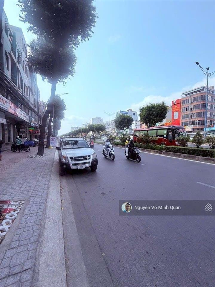 Tòa nhà văn phòng 8 tầng + hầm mặt tiền đường trường chinh p.đông hưng thuận.dt 6mx22m.sát tân bình