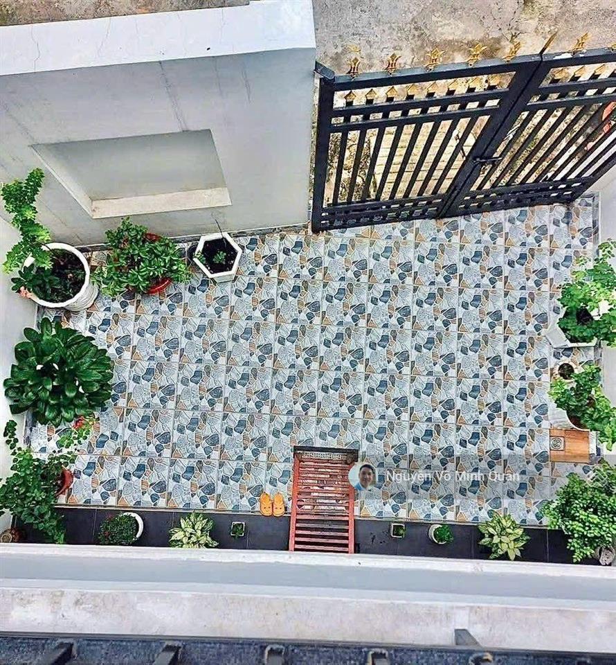 Nhà 2 tầng ô tô vào nhà sát mặt tiền phan huy ích trường chinh p. tân sơn. dt 5x16m. chỉ 5.9 tỷ tl