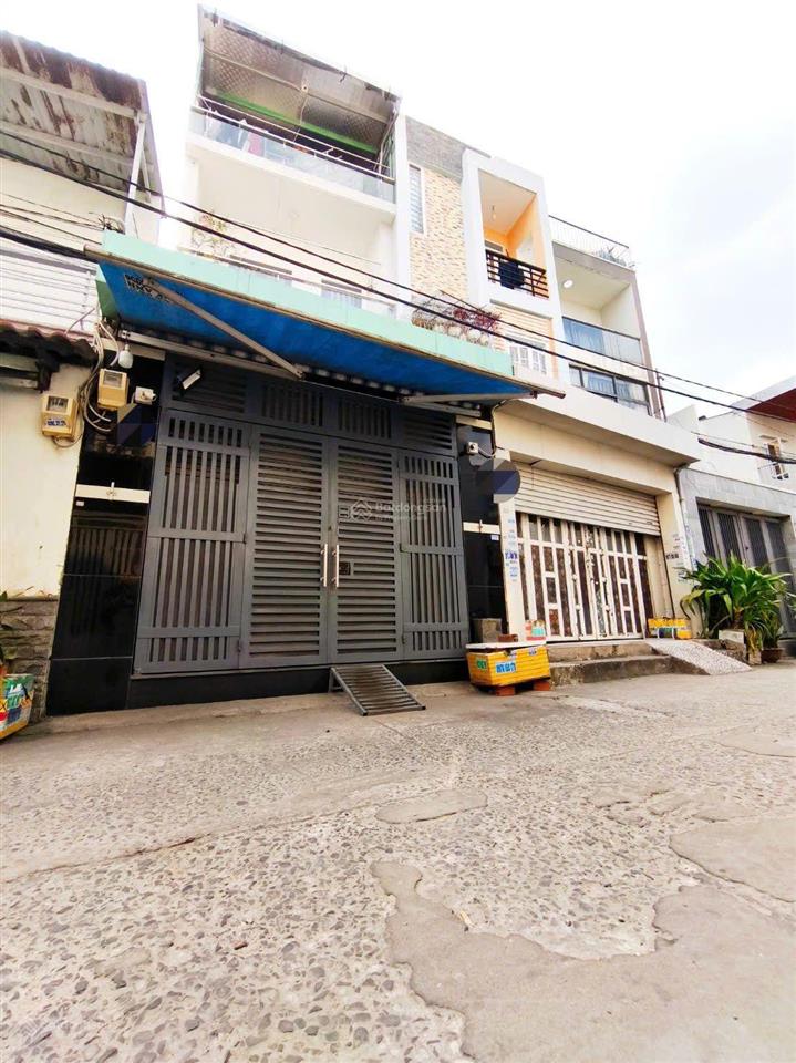 Nhà 2 tầng dt 8mx11m gồm 2 căn đang cho thuê. phan văn hớn đông hưng thuận ngay chợ lạc quang