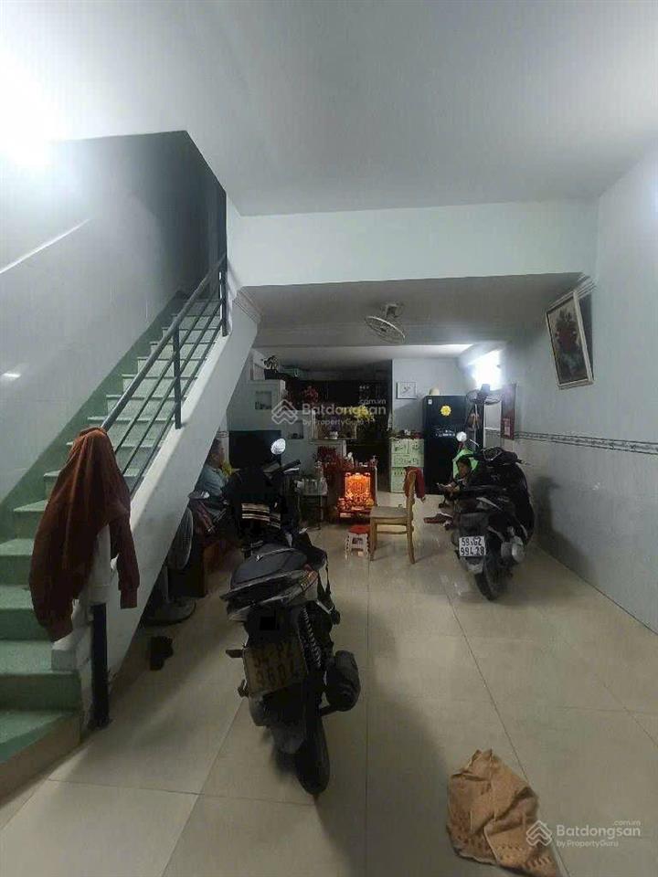 Nhà 2 tầng dt 8mx11m gồm 2 căn đang cho thuê. phan văn hớn đông hưng thuận ngay chợ lạc quang