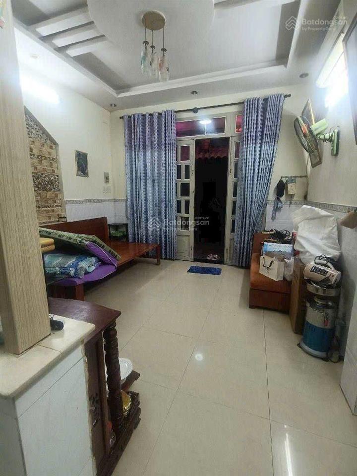 Nhà 2 tầng dt 8mx11m gồm 2 căn đang cho thuê. phan văn hớn đông hưng thuận ngay chợ lạc quang
