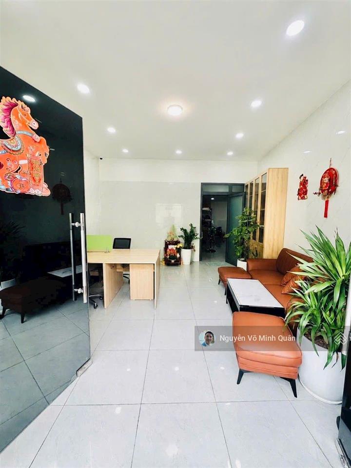 Nhà đẹp 2 tầng nội thất cao cấp. dtcn 100m2 5mx15m nở hậu 9m. hxt 8m sát phan văn hớn trường chinh.