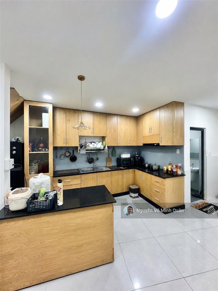 Nhà đẹp 2 tầng nội thất cao cấp. dtcn 100m2 5mx15m nở hậu 9m. hxt 8m sát phan văn hớn trường chinh.