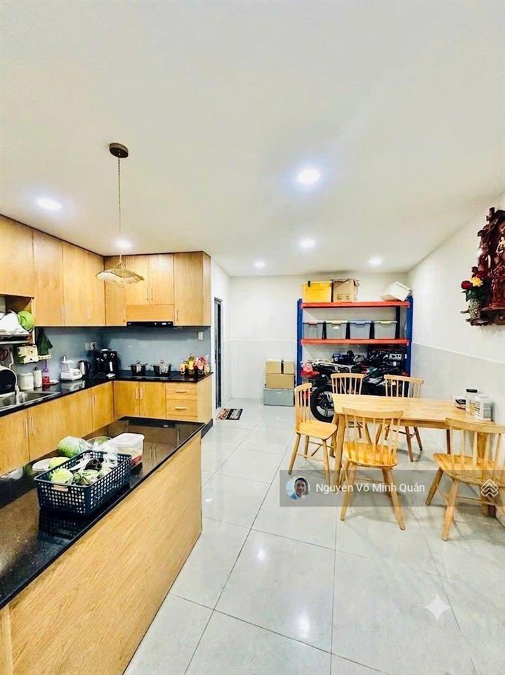 Nhà đẹp 2 tầng nội thất cao cấp. dtcn 100m2 5mx15m nở hậu 9m. hxt 8m sát phan văn hớn trường chinh.