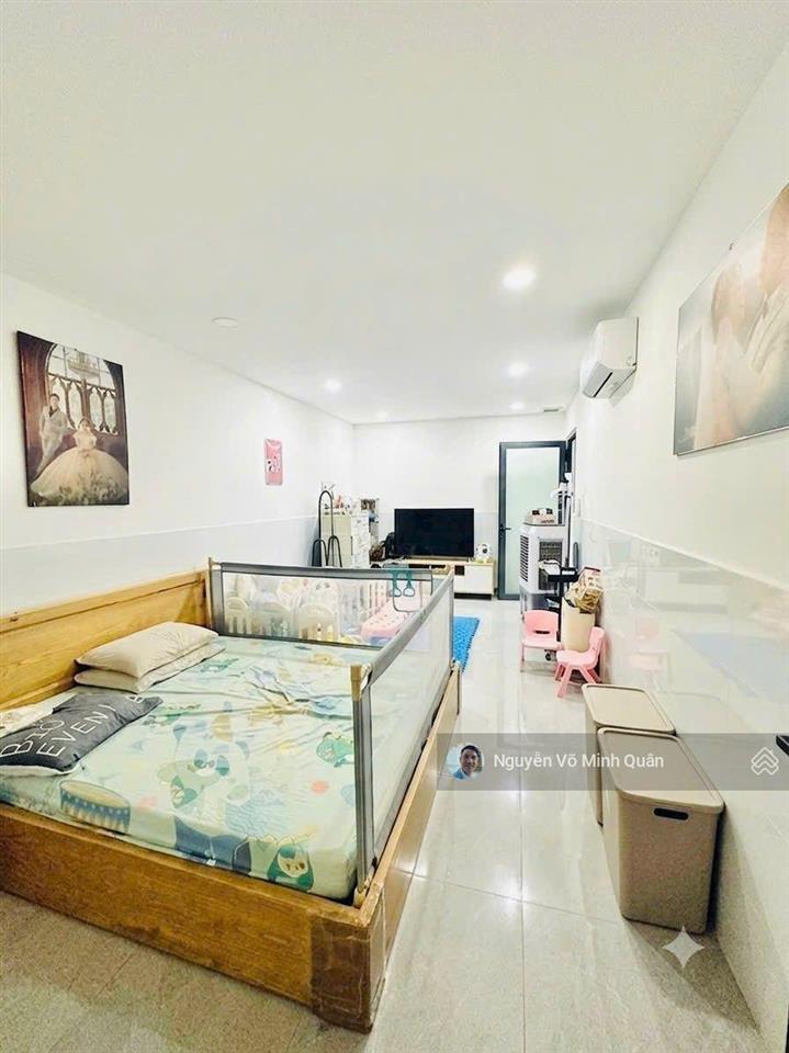 Nhà đẹp 2 tầng nội thất cao cấp. dtcn 100m2 5mx15m nở hậu 9m. hxt 8m sát phan văn hớn trường chinh.