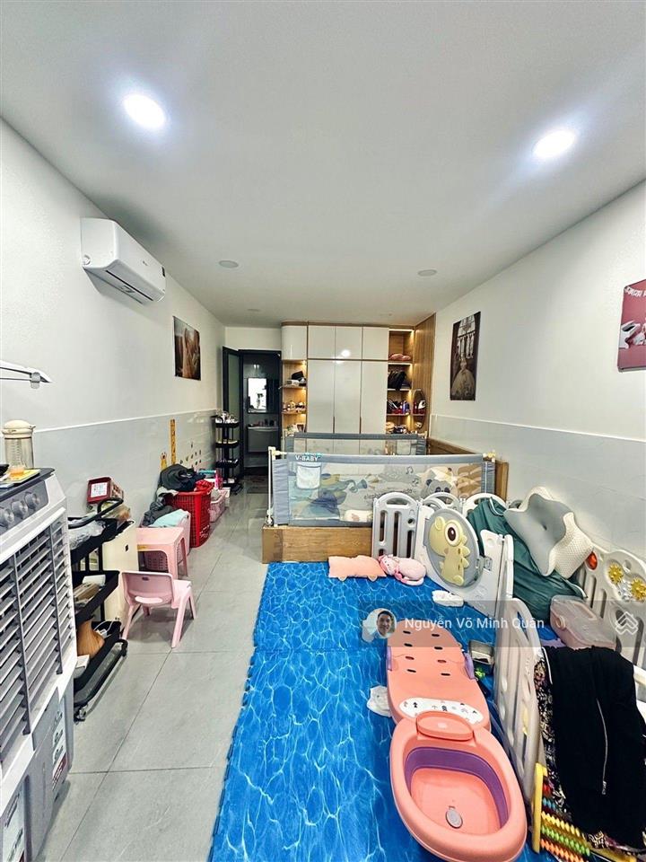 Nhà đẹp 2 tầng nội thất cao cấp. dtcn 100m2 5mx15m nở hậu 9m. hxt 8m sát phan văn hớn trường chinh.