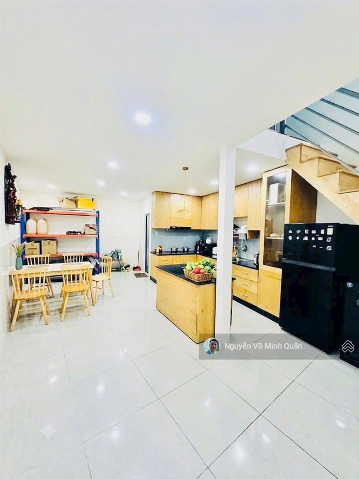 Nhà đẹp 2 tầng nội thất cao cấp. dtcn 100m2 5mx15m nở hậu 9m. hxt 8m sát phan văn hớn trường chinh.