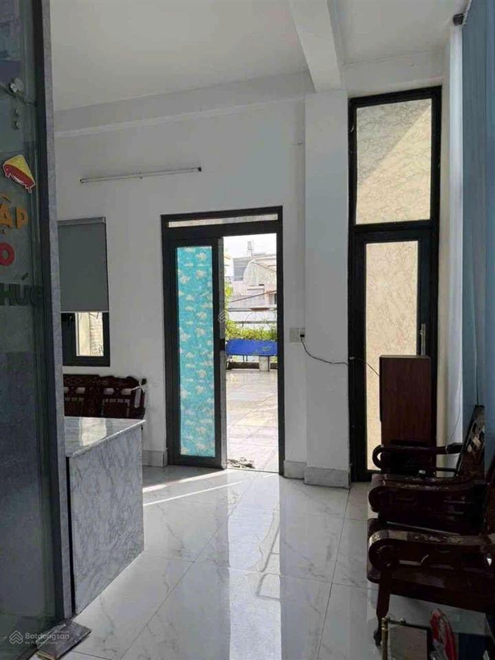 Căn góc 3 tầng 2 mặt tiền đường 12m + vỉa hè.dt 4mx21m kdc vip sát phan văn hớn và ql1a.chỉ 6.8 tỷ