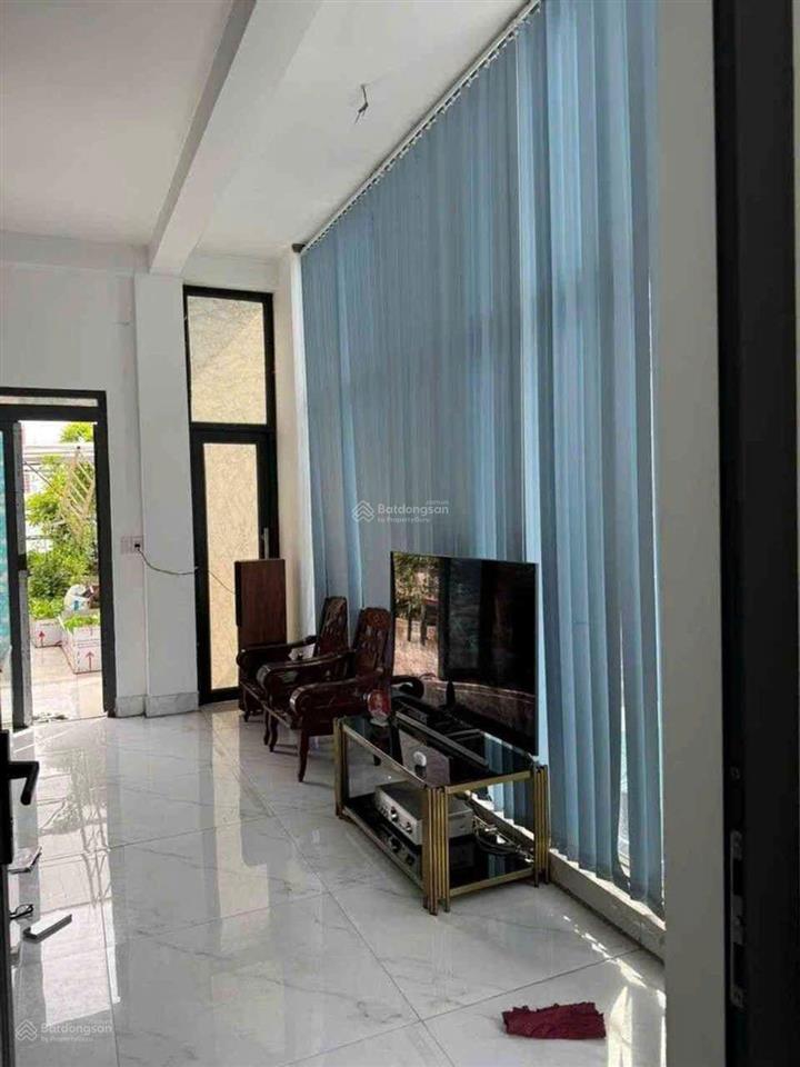 Căn góc 3 tầng 2 mặt tiền đường 12m + vỉa hè.dt 4mx21m kdc vip sát phan văn hớn và ql1a.chỉ 6.8 tỷ