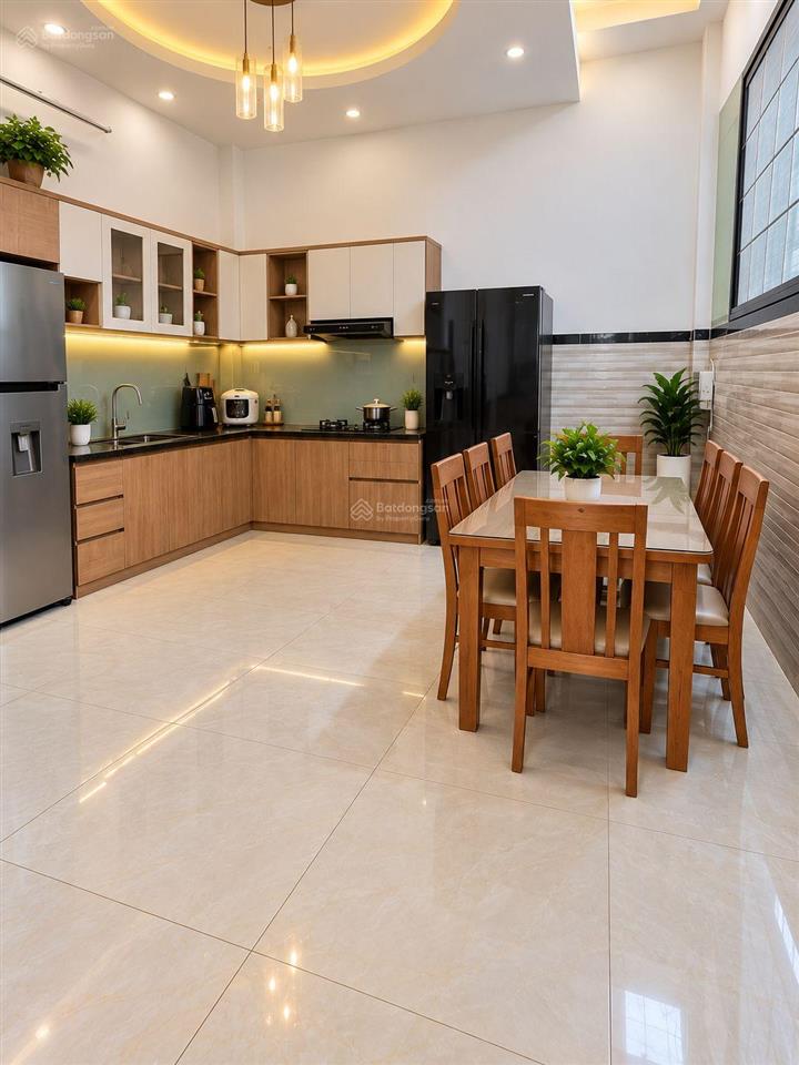 Nhà 3 tầng khu phân lô vip bà điểm hóc môn. dt 5mx17m đường 10m sát mt phan văn hớn. chỉ 5.29 tỷ tl