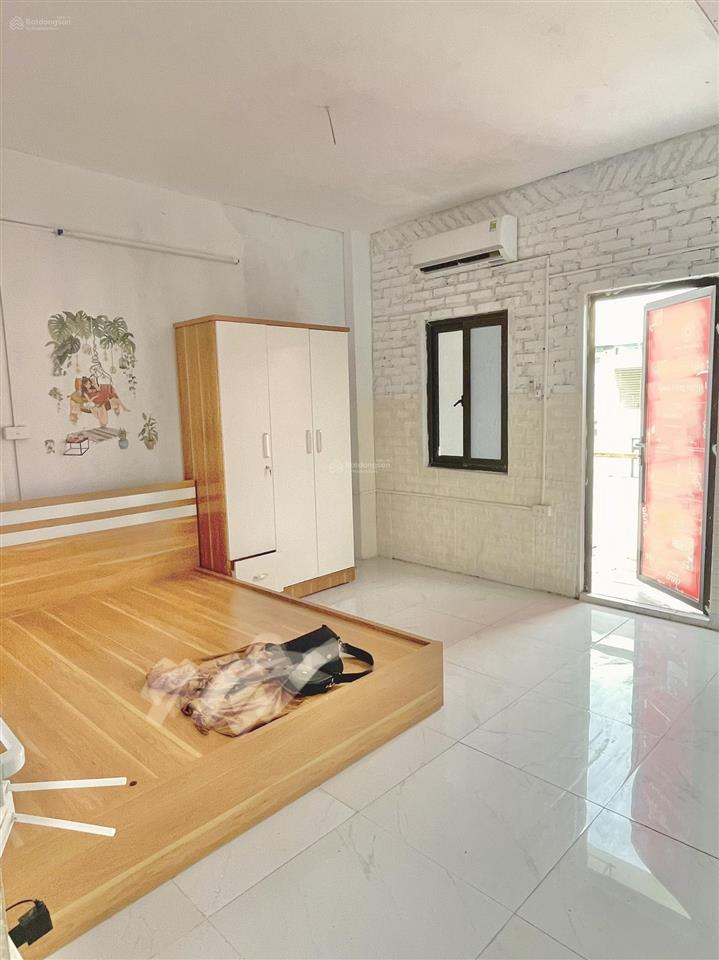 Chính chủ cho thuê phòng ban công to đủ đồ, khép kín giá rẻ cho sinh viên, cặp vợ chồng kđt văn phú