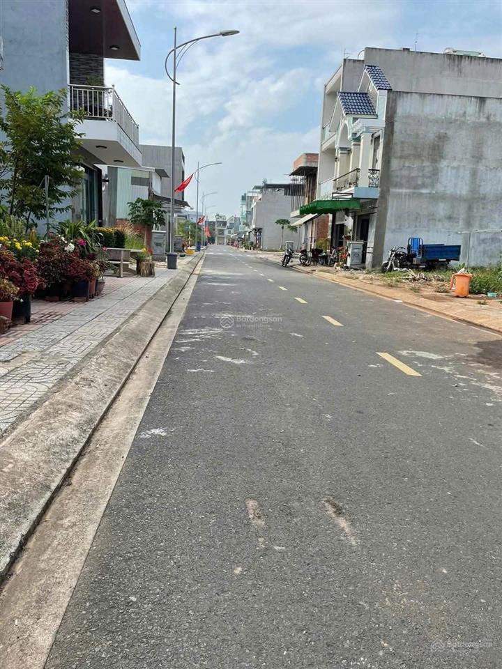 Khu dân cư sân bay lt, mặt tiền đt769 chủ gửi 80m² đất thổ cư, xây dựng tự do, giá 2 tỷ 4, shr!