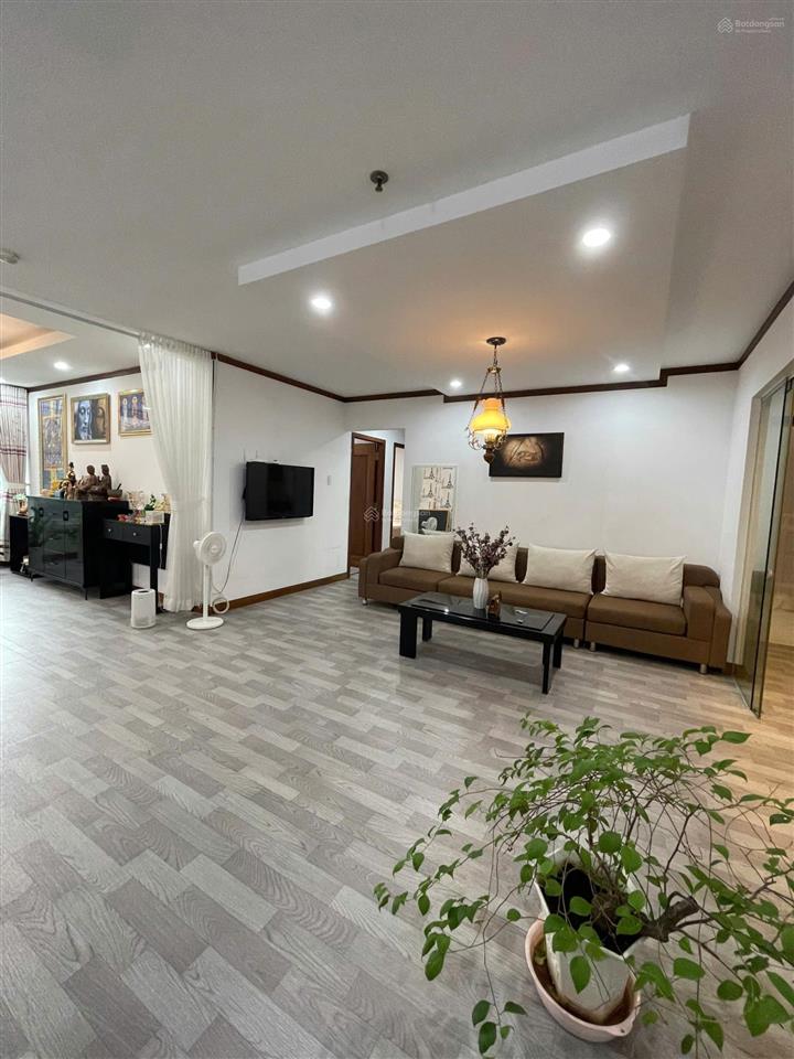Bán cc 3pn, 2wc, 150m2, 6,4 tỷ tại khu căn hộ chánh hưng  giai việt, q8, hcm