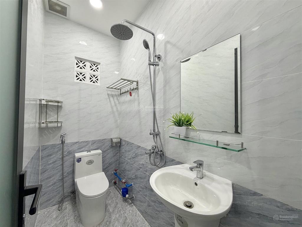 Phòng mới xây full nội thất, ban công, cửa sổ, ngay siêu thị mega market, dương thị mười