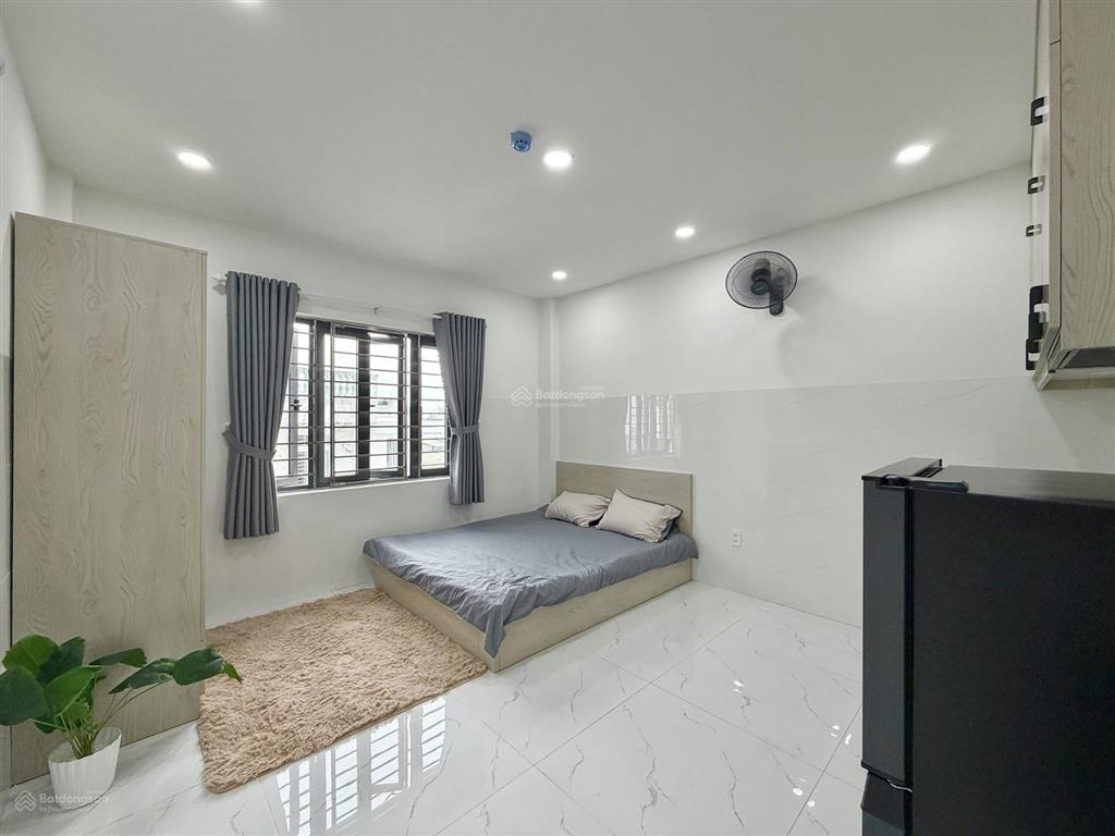 Phòng mới xây full nội thất, ban công, cửa sổ, ngay siêu thị mega market, dương thị mười