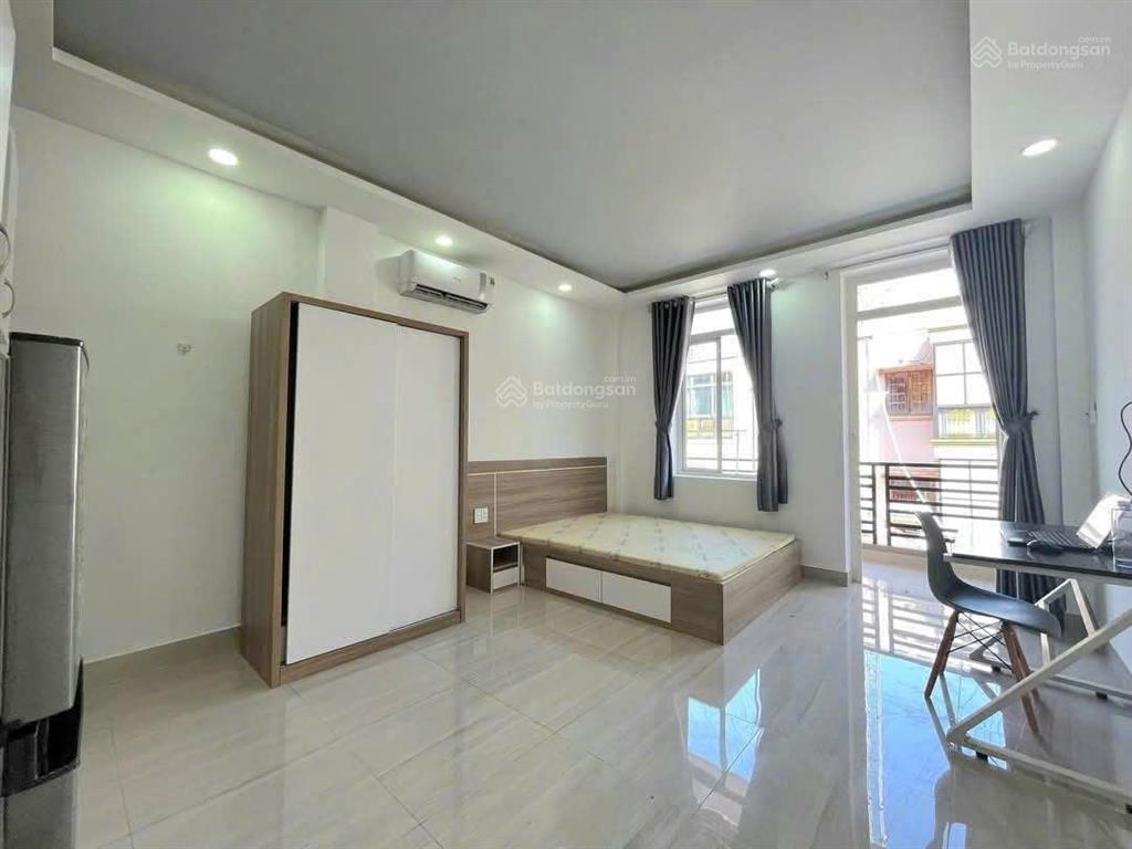 Phòng mới xây cho thuê full nội thất ban công, tách bếp, ngay lê văn khương, siêu thị mega