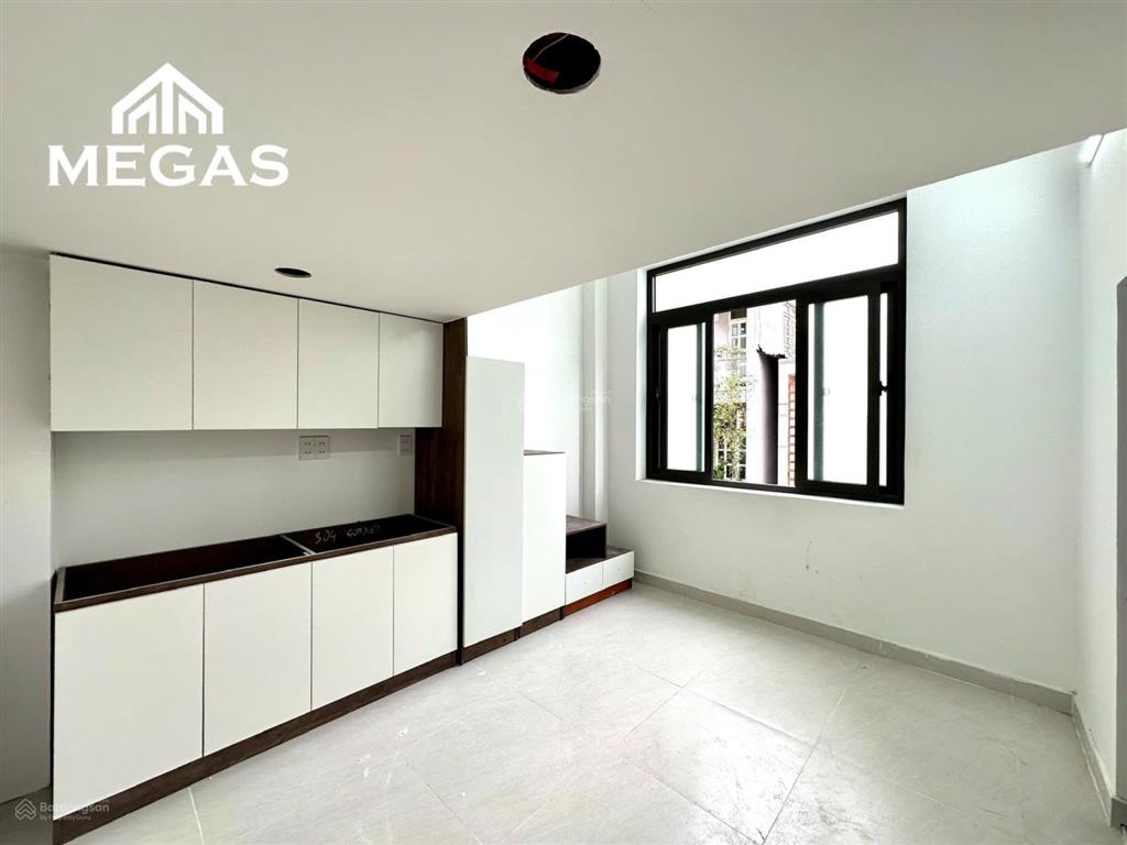 Phòng mới xây full nội thất  ban công, cửa sổ  ngay trường chinh, e.town cộng hoà
