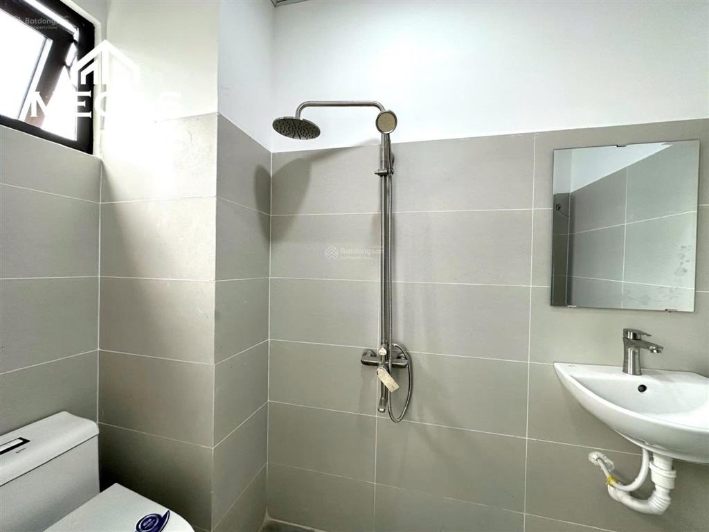 Phòng mới xây full nội thất  ban công, cửa sổ  ngay trường chinh, e.town cộng hoà