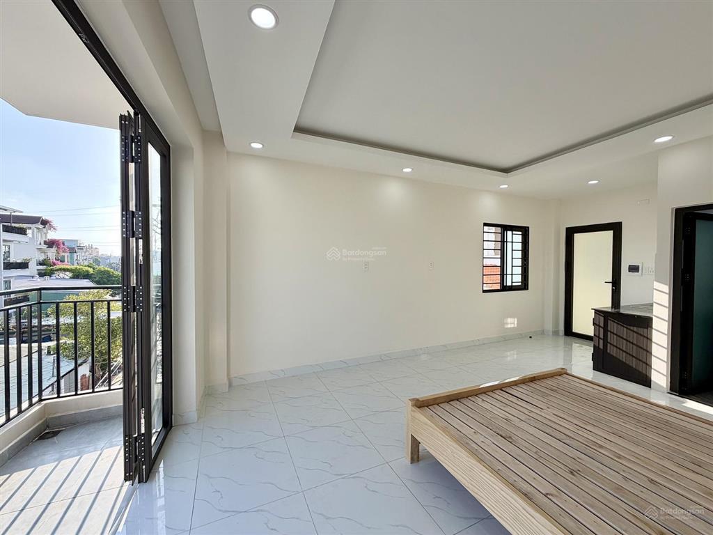Phòng mới xây đầy đủ nội thất, ban công, cửa sổ, ngay cvpm, lê văn khương, dương thị mười