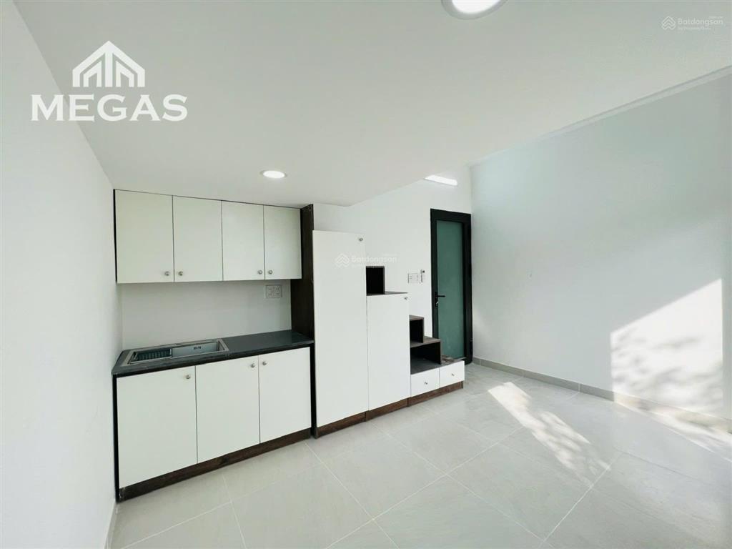 Phòng gác mới xây full nội thất  ban công, cửa sổ thoáng  ngay trường chinh, phạm văn bạch
