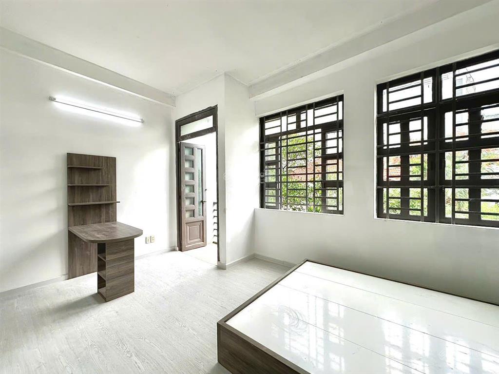 Phòng mới full nội thất, ban công, cửa sổ, ngay dương thị mười  hiệp thành  lê văn khương