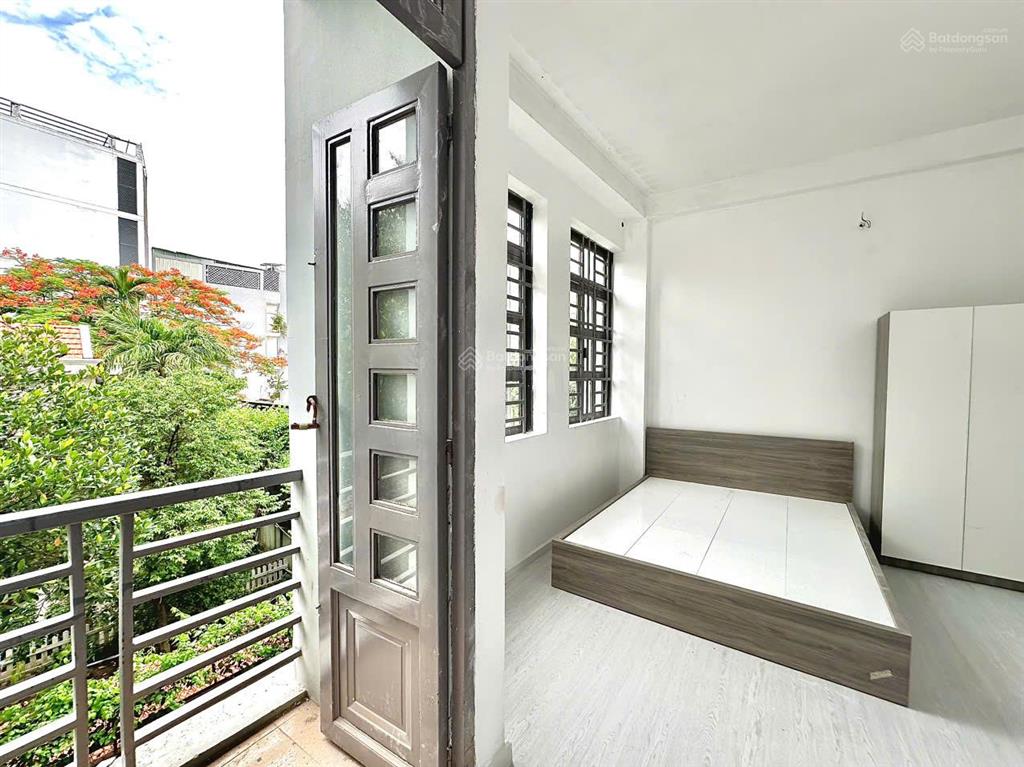 Phòng mới full nội thất, ban công, cửa sổ, ngay dương thị mười  hiệp thành  lê văn khương