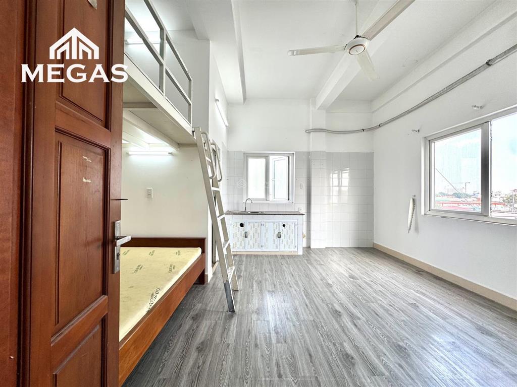 Phòng rộng 30m2 có 2 không gian ngủ, cửa sổ thoáng, ngay nguyễn văn quá, công viên cây sộp