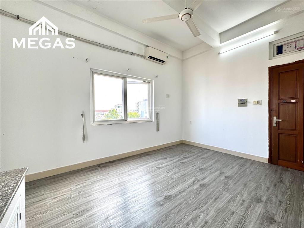 Phòng rộng 30m2 có 2 không gian ngủ, cửa sổ thoáng, ngay nguyễn văn quá, công viên cây sộp
