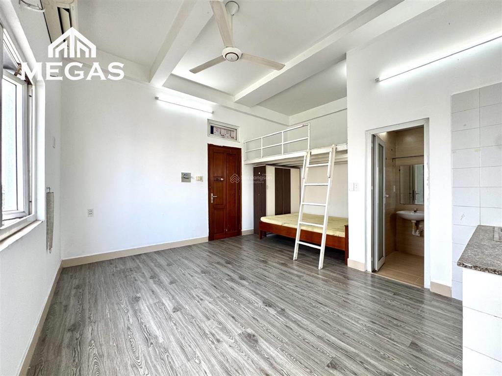 Phòng rộng 30m2 có 2 không gian ngủ, cửa sổ thoáng, ngay nguyễn văn quá, công viên cây sộp