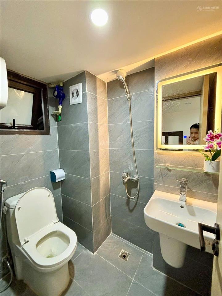 Phòng gác mới xây cho thuê  ban công, cửa sổ, ngay cvpm, ngã tư tô ký & nguyễn ảnh thủ