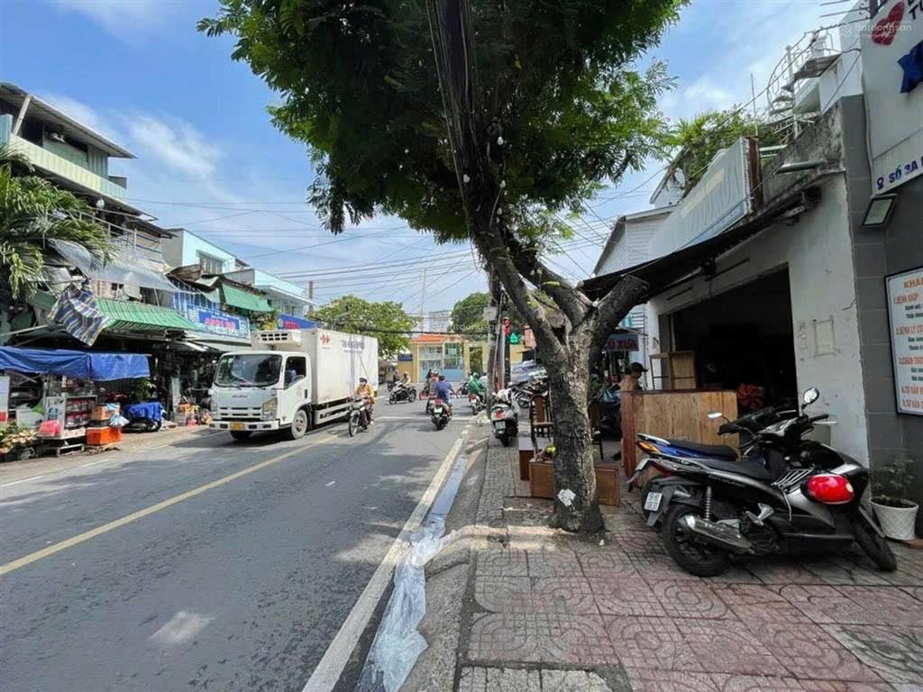 Bán mtkd lô góc quận 8 phạm thế hiển ngang 6m nhà nát tiện xây mới