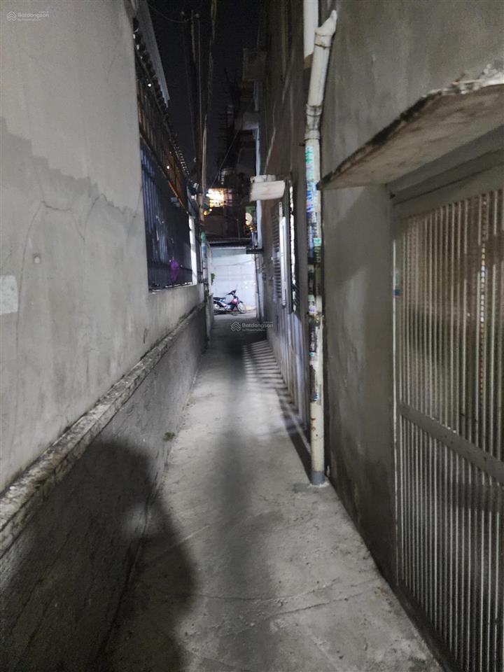 Bán mtkd lô góc quận 8 phạm thế hiển ngang 6m nhà nát tiện xây mới