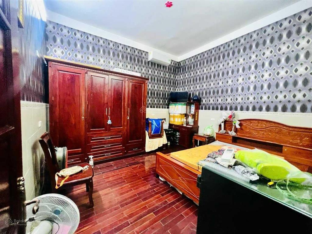 Bán gấp nhà mặt tiền kinh doanh đường số linh chiểu  sát đường chương dương, có phòng ngủ dưới