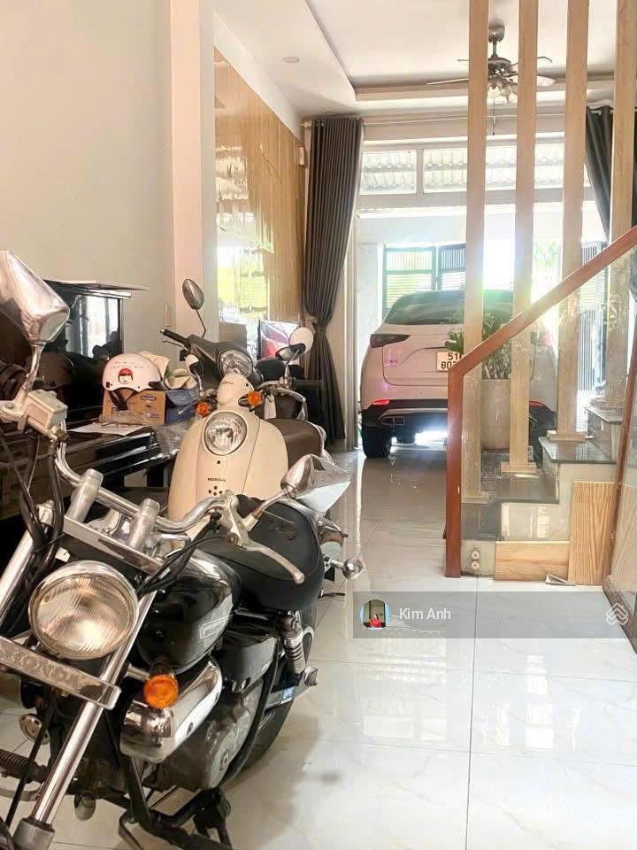 Nhà ngon! bán gấp nhà 3 tầng hoàn công đầy đủ, đường oto 5m, gần bệnh viện đa khoa thủ đức