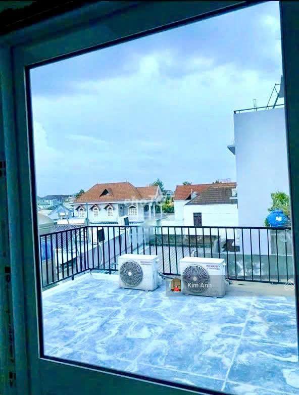 Nhà ngon! bán gấp nhà 3 tầng hoàn công đầy đủ, đường oto 5m, gần bệnh viện đa khoa thủ đức