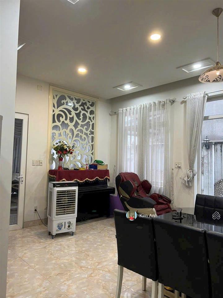 Bán nhanh nhà 2 tầng, 105m2(ngang 8.8m) đường xe tải  cách mặt tiền đặng văn bi 30m thẳng tấp