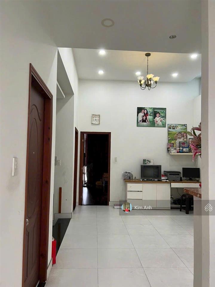 Bán nhanh nhà 2 tầng, 105m2(ngang 8.8m) đường xe tải  cách mặt tiền đặng văn bi 30m thẳng tấp