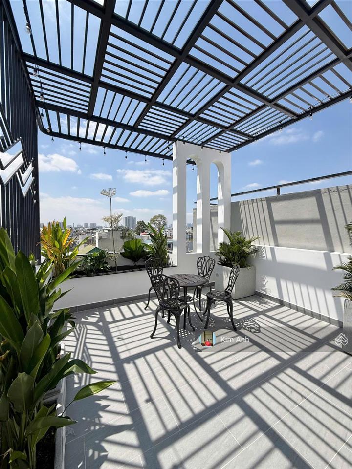 Nhà xây kĩtâm huyết, bán nhà 4 tầng, cách pvđ 30m, đường trước nhà 8m có vỉa hè, đầy đủ nội thất