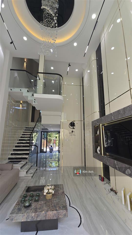 Nhà xây kĩtâm huyết, bán nhà 4 tầng, cách pvđ 30m, đường trước nhà 8m có vỉa hè, đầy đủ nội thất